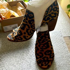 Spanking brand new Lucky Natural sink Leopard shoes! Never worn! Size 11! FAB